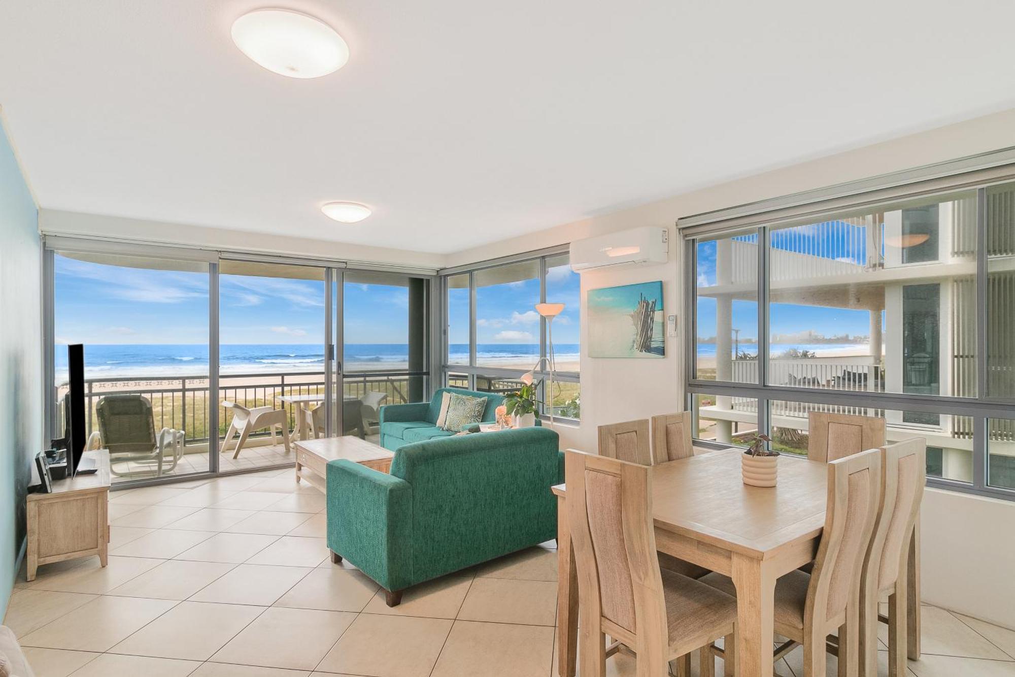 Oceanside Resort - Absolute Beachfront Apartments Gold Coast Exterior photo