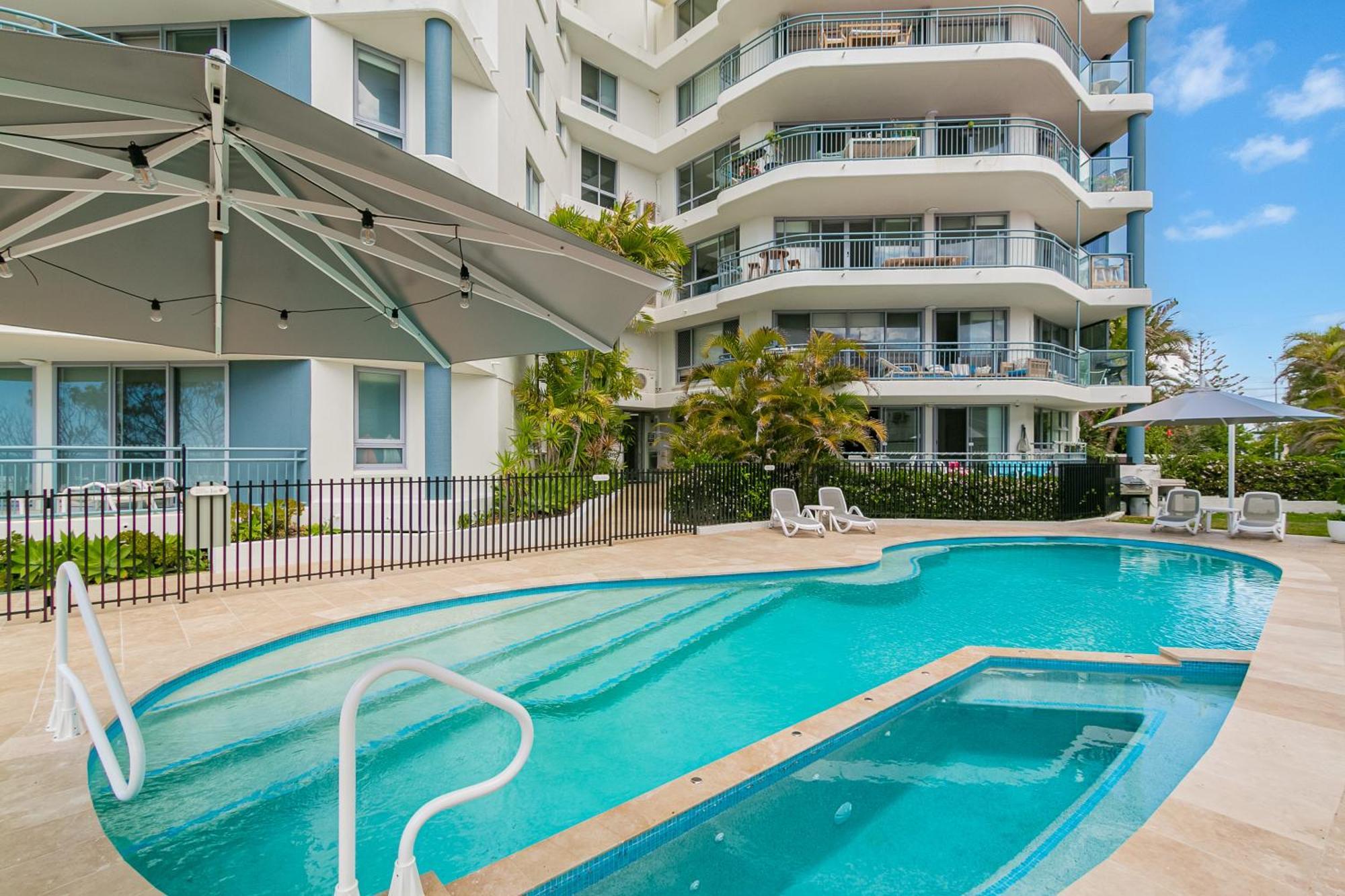 Oceanside Resort - Absolute Beachfront Apartments Gold Coast Exterior photo