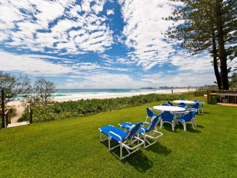 Oceanside Resort - Absolute Beachfront Apartments Gold Coast Exterior photo