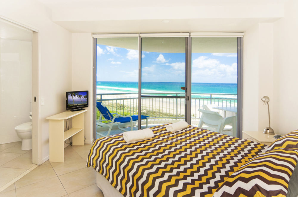 Oceanside Resort - Absolute Beachfront Apartments Gold Coast Exterior photo