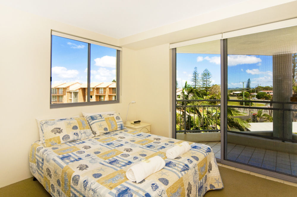 Oceanside Resort - Absolute Beachfront Apartments Gold Coast Exterior photo